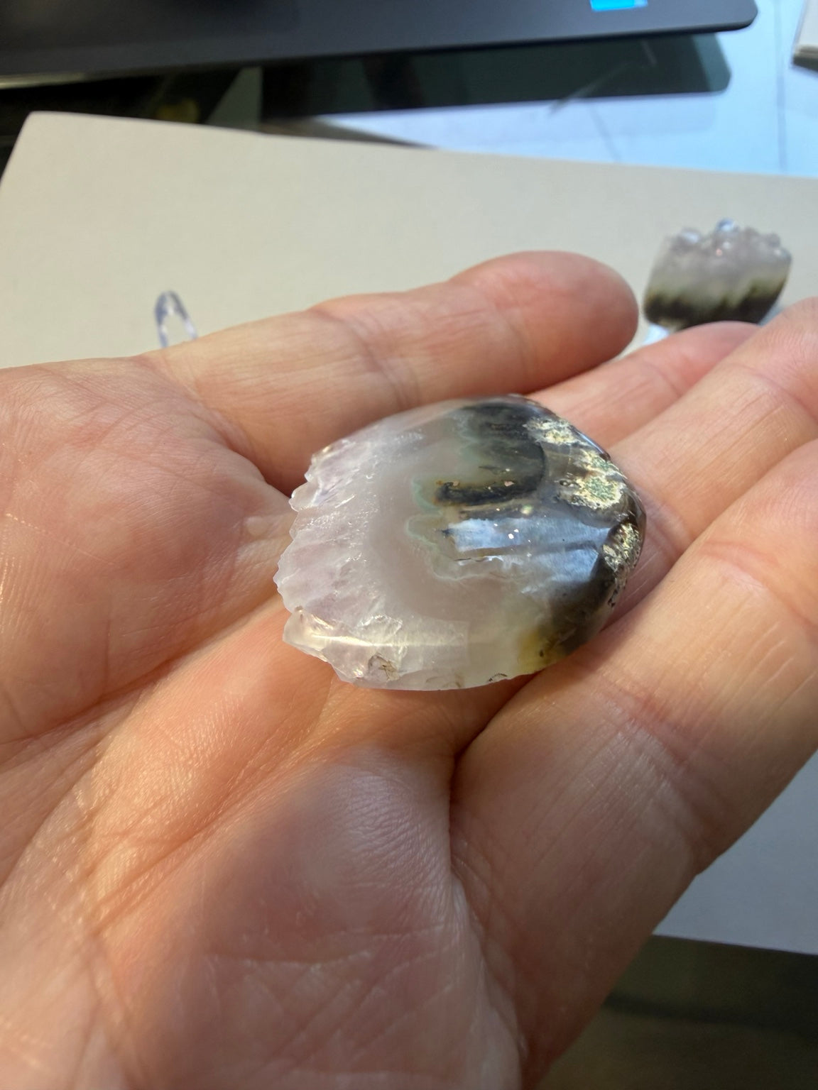 Chrysoplume Agate live-edge cabochon CP-01 side and crystal edge view