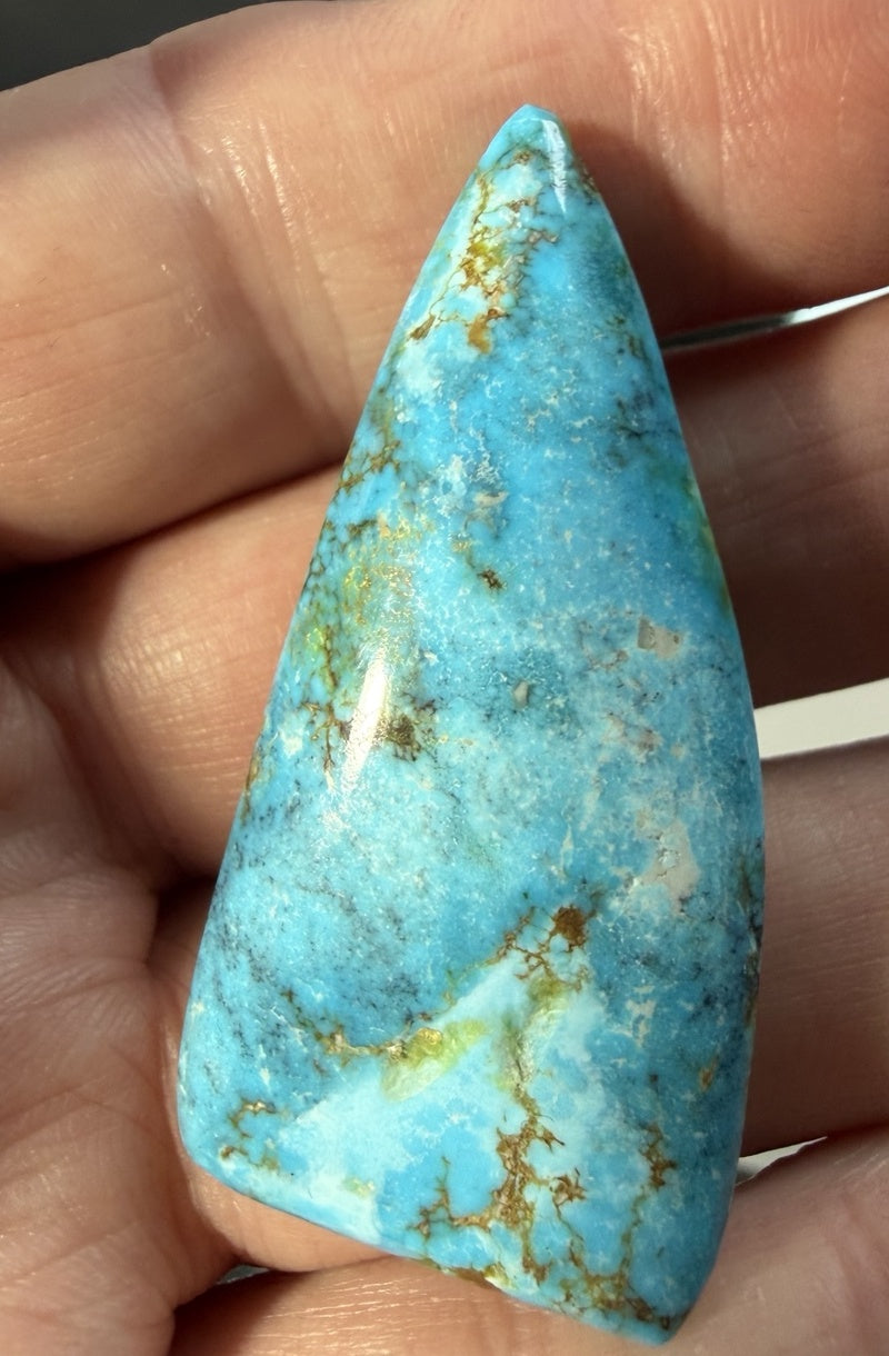 Kingman Red Web turquoise cabochon KR-004 in hand